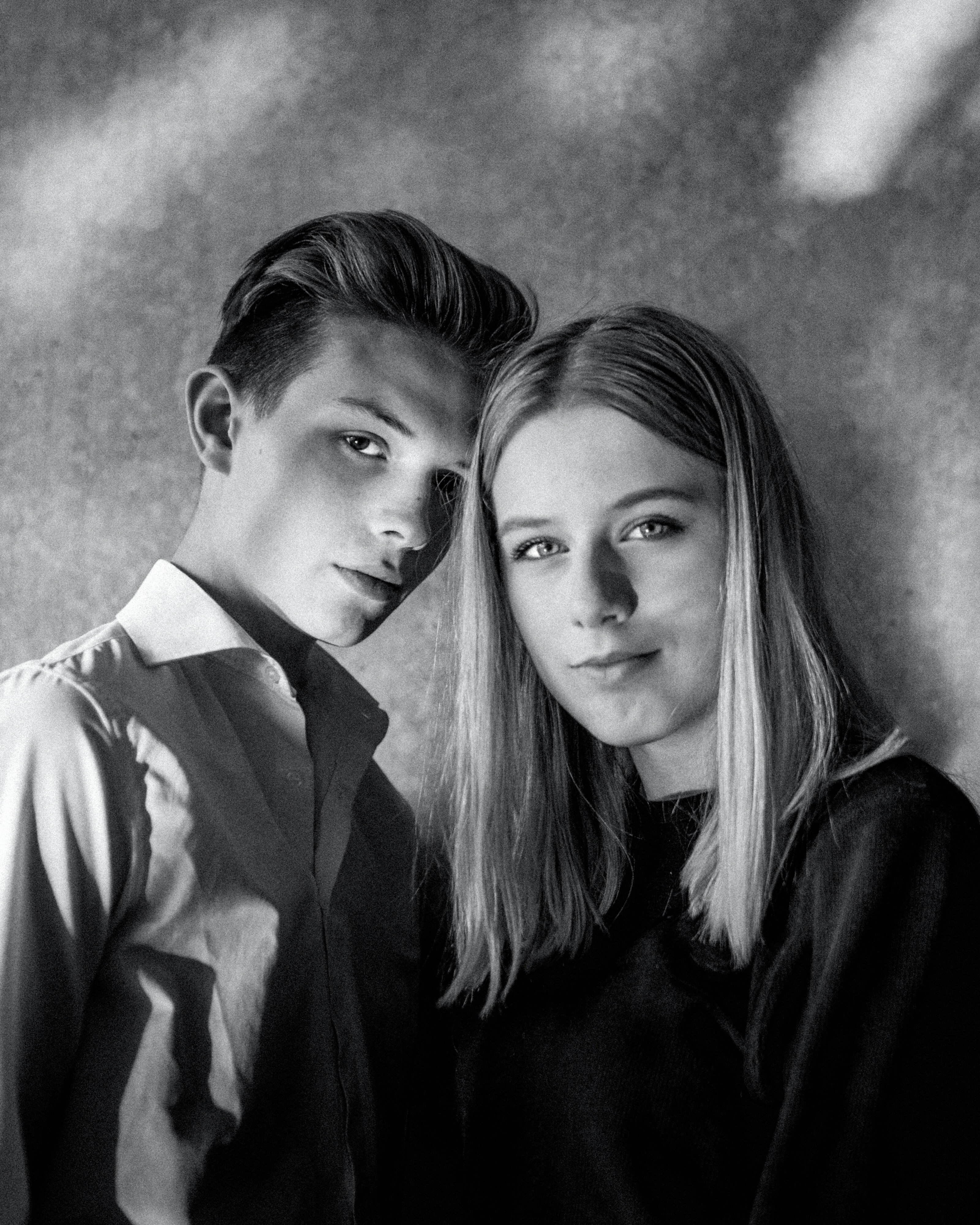 Graustufenfoto von Mann und Frau