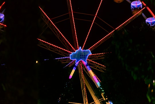 photo of Esplanade Ferris wheel near Cairns City