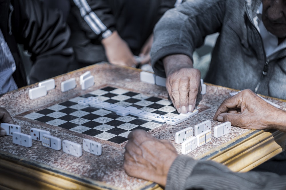 unknown persons playing mahjong