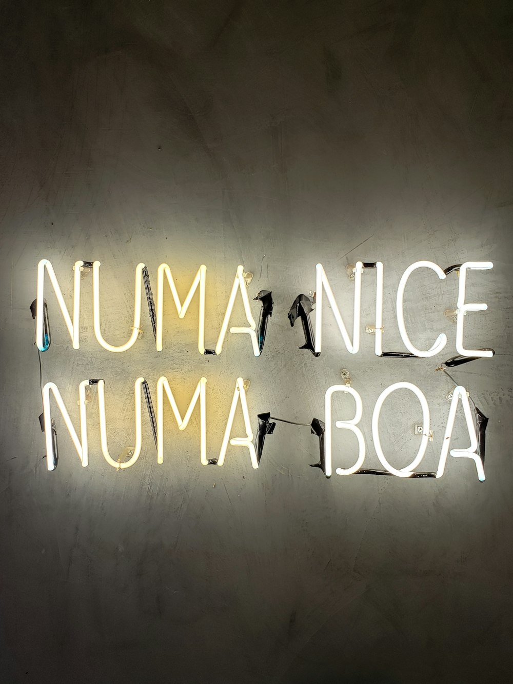 Néons Numa Nice Numa Boa