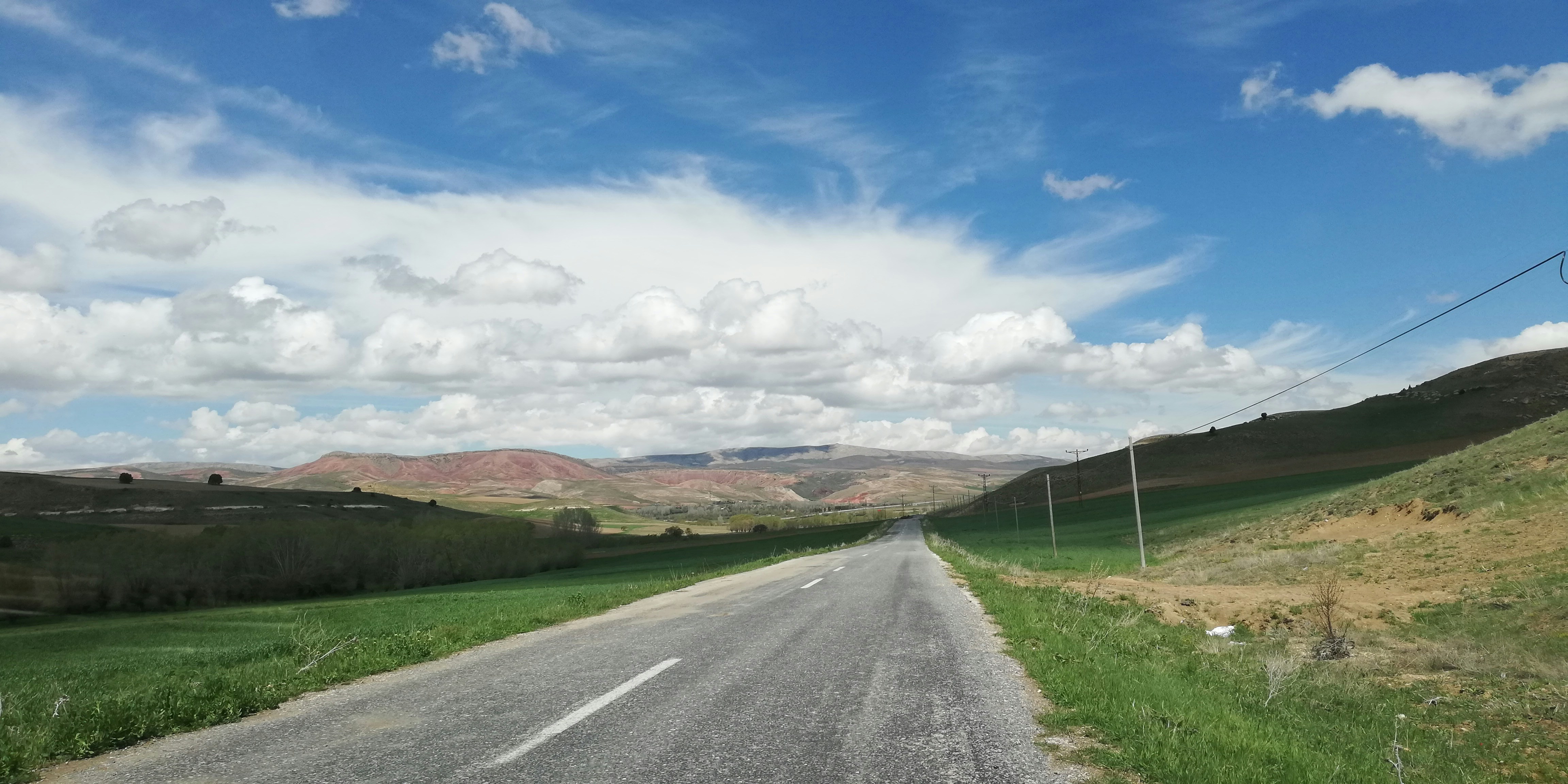 road between mountain ranges