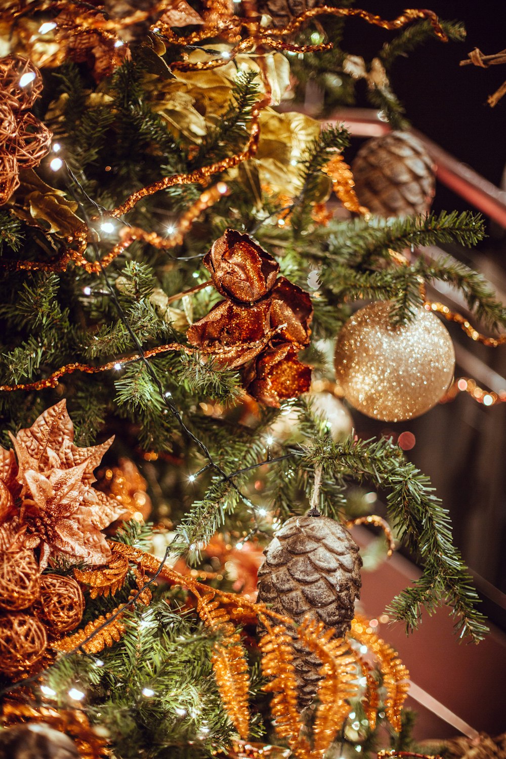 shallow focus photography of lighted Christmas tree