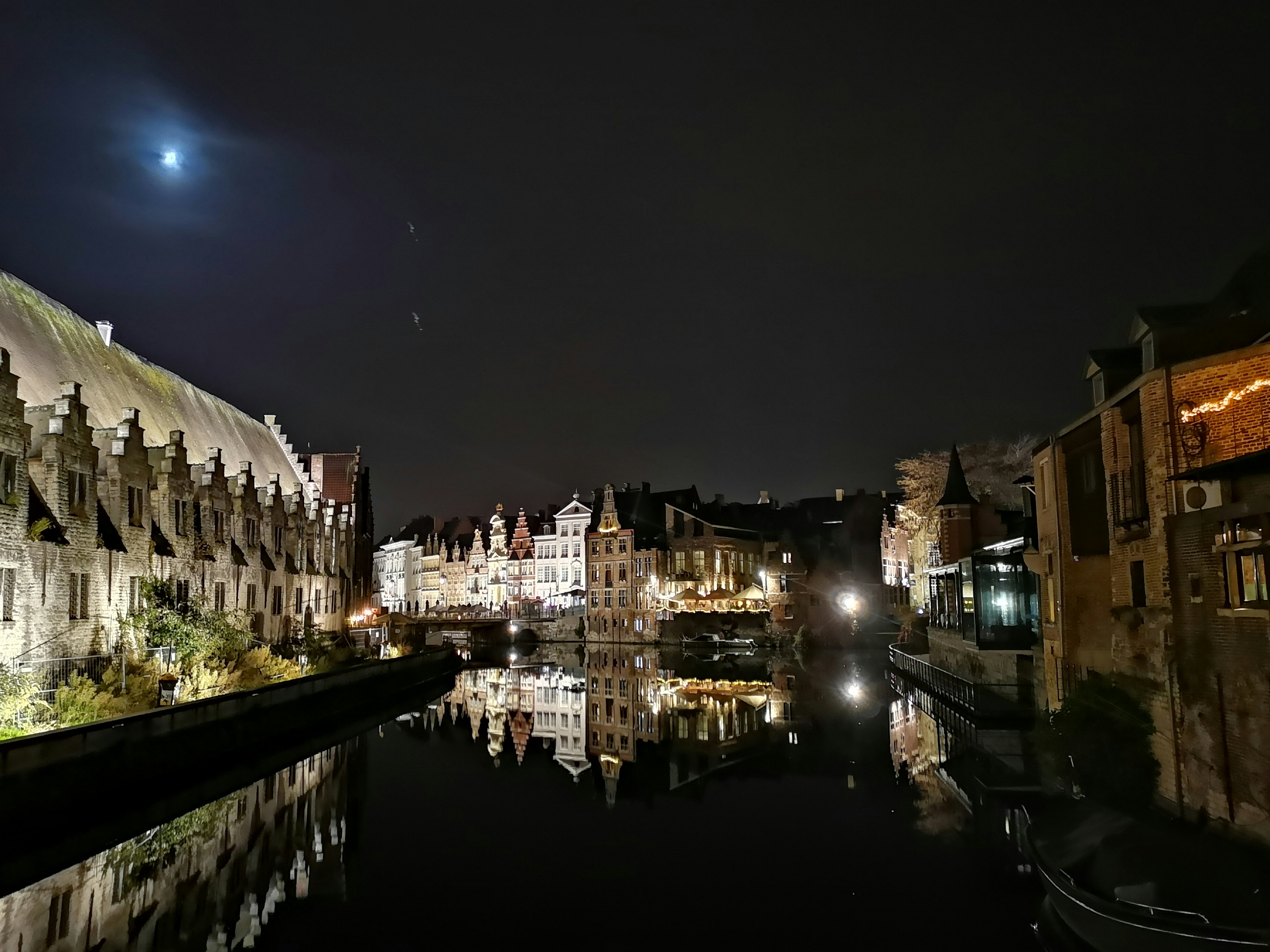 Graslei at night