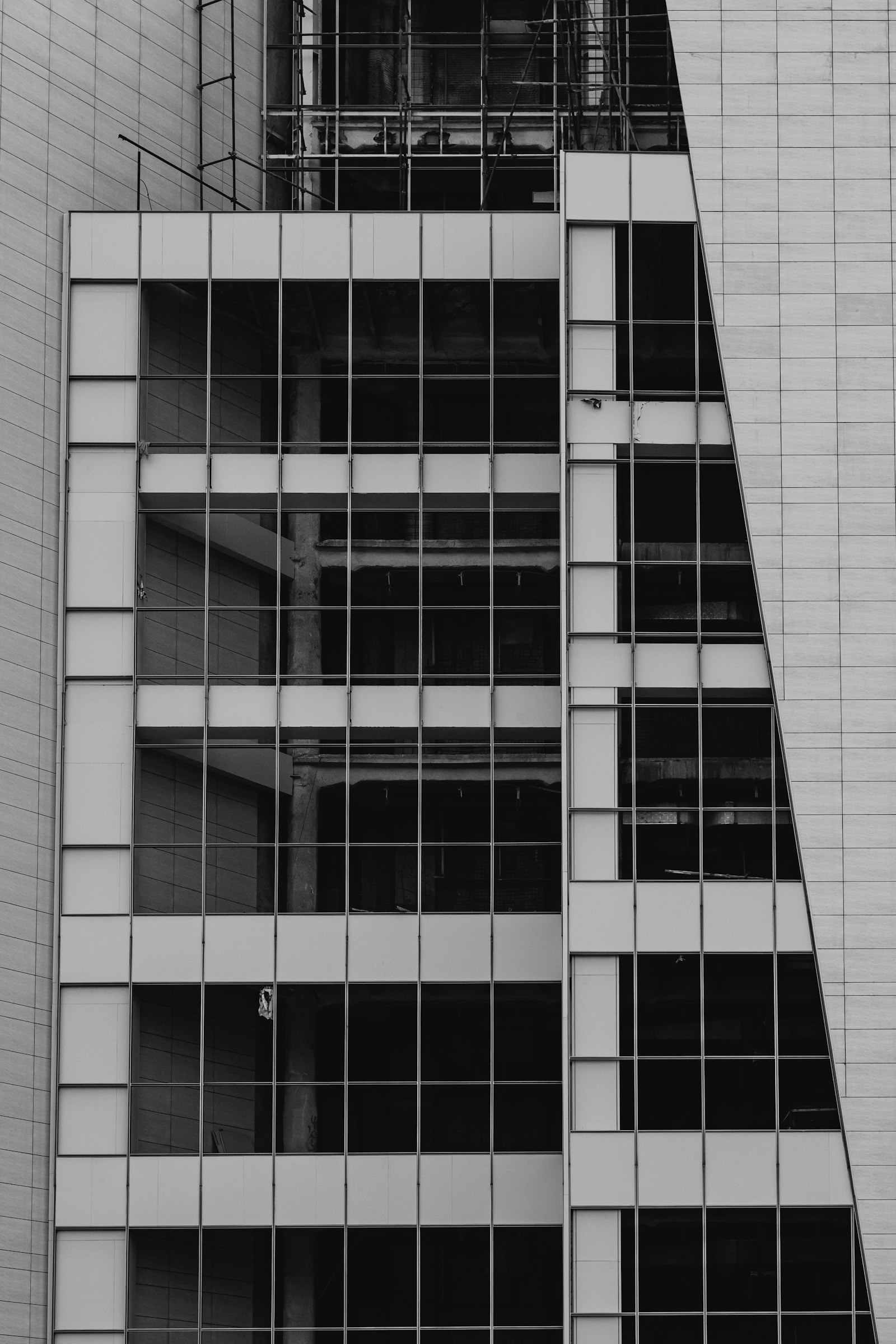 Nikon D7500 + Nikon AF-S Nikkor 50mm F1.8G sample photo. Gray high-rise building during photography