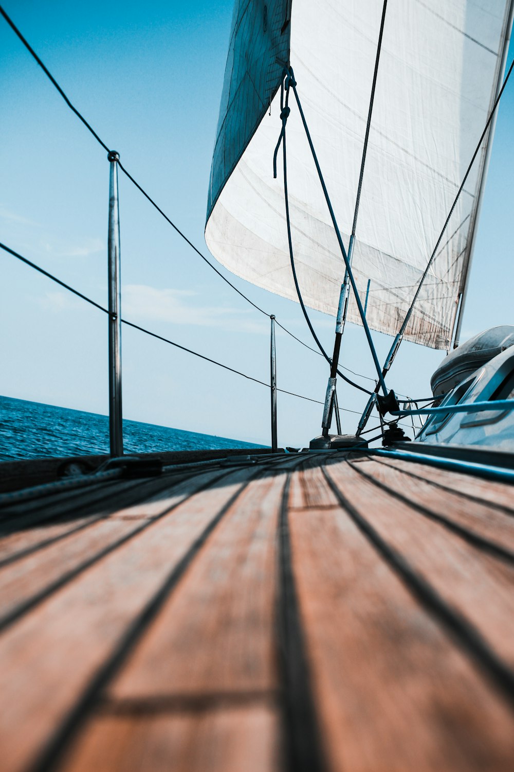 selective focus photography of blue and gray mast during daytime