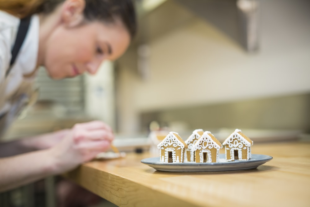 selective focus photography of house cookies