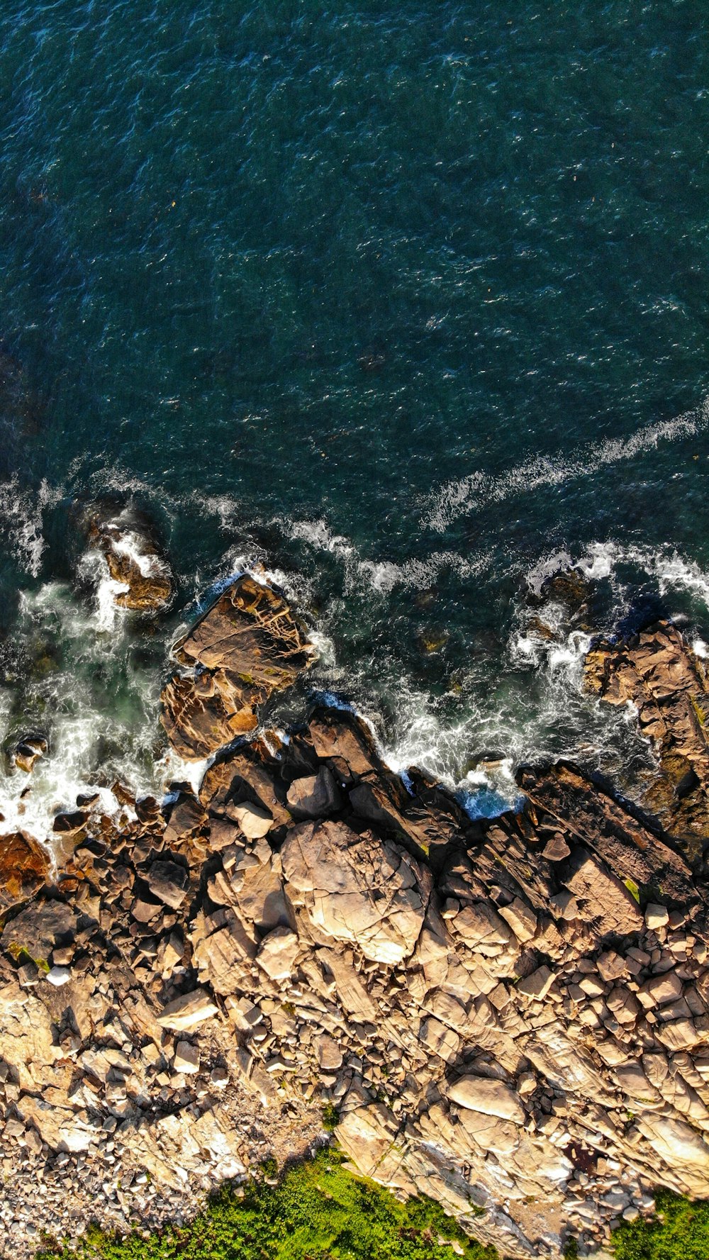 aerial photography of sea cliff during daytime