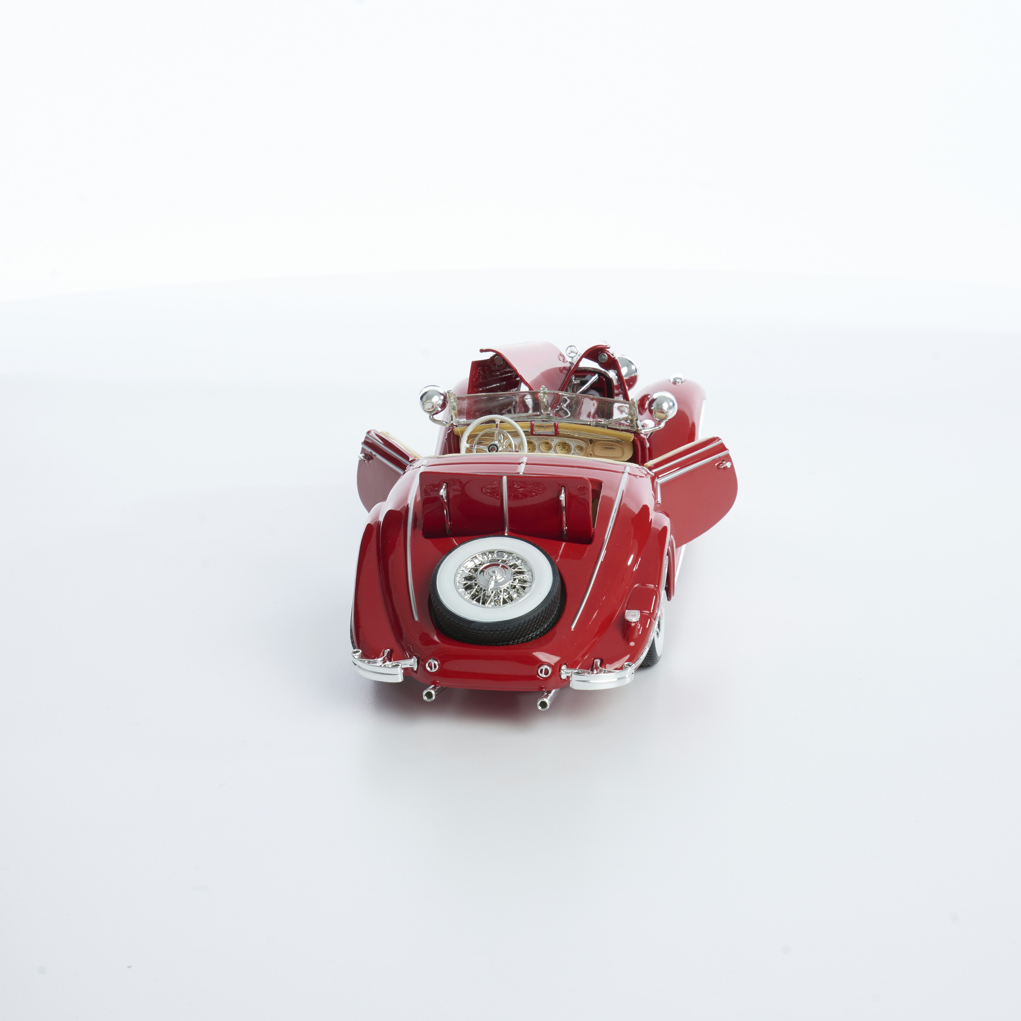 Aged lume on a custom Seiko Captain's mod dive watch