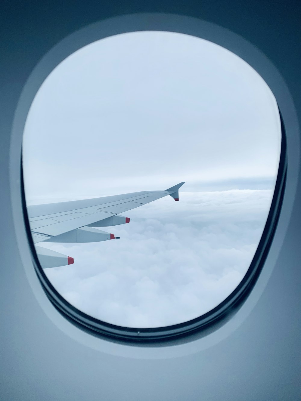 white airplane wing on air during daytime