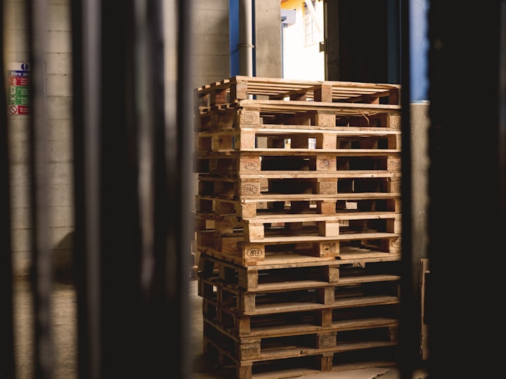 5 Ways to Safely Handle, Store, 
and Dispose of Wood Pallets