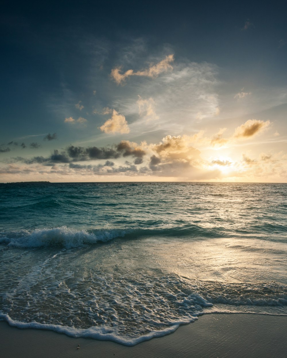 ocean under blue sky