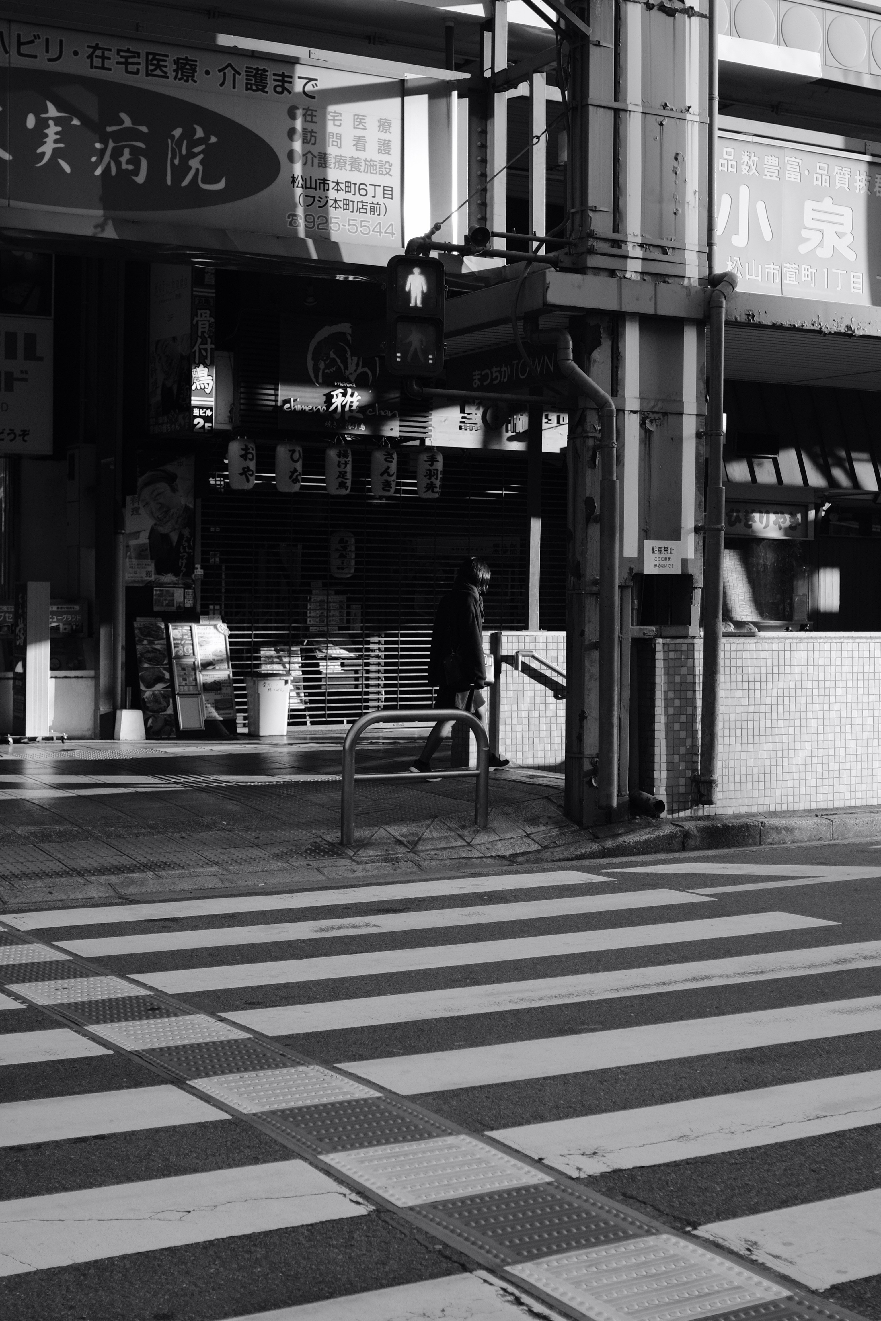 Grayscale Photography Of Pedestrian Lane Photo Free Image On Unsplash