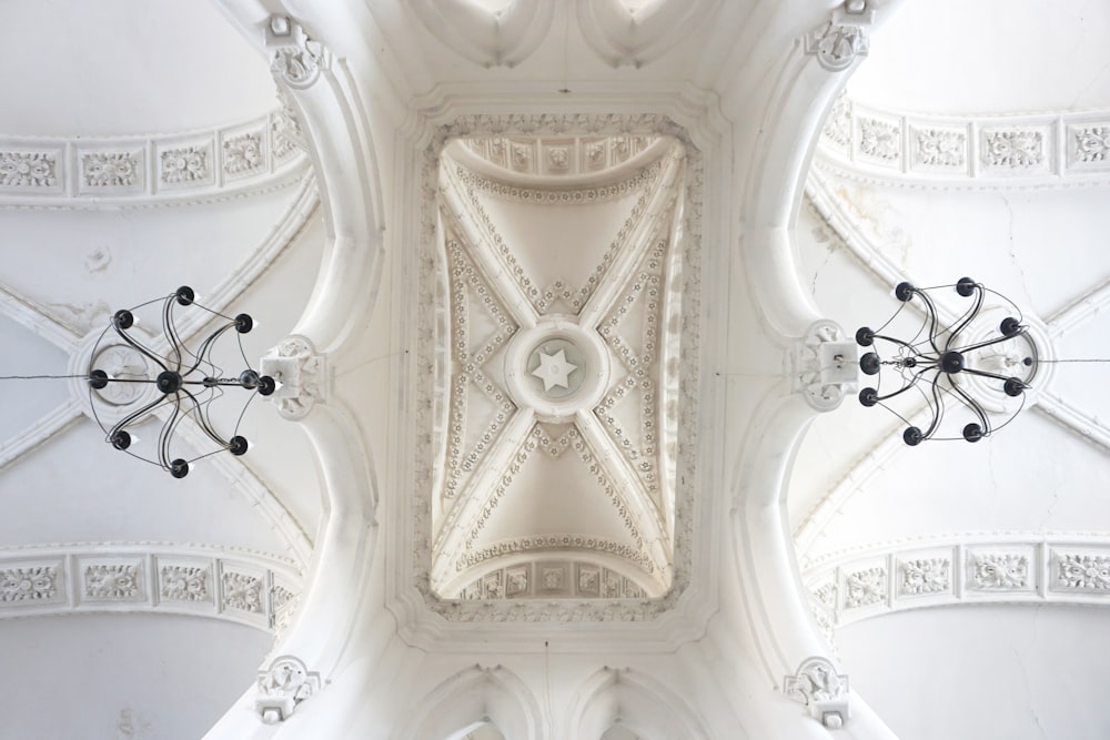 Plafond décoratif blanc
