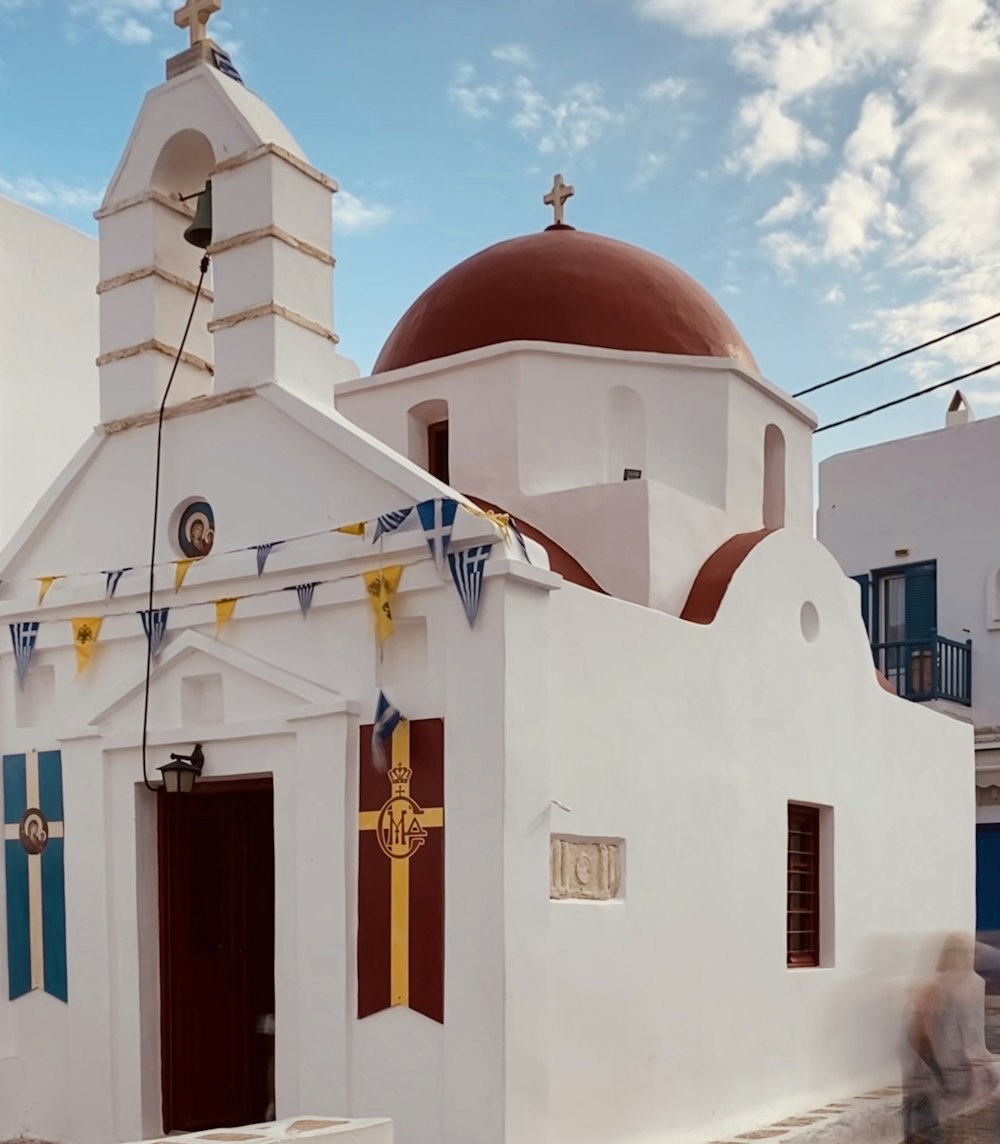 white concrete cathedral during daytime