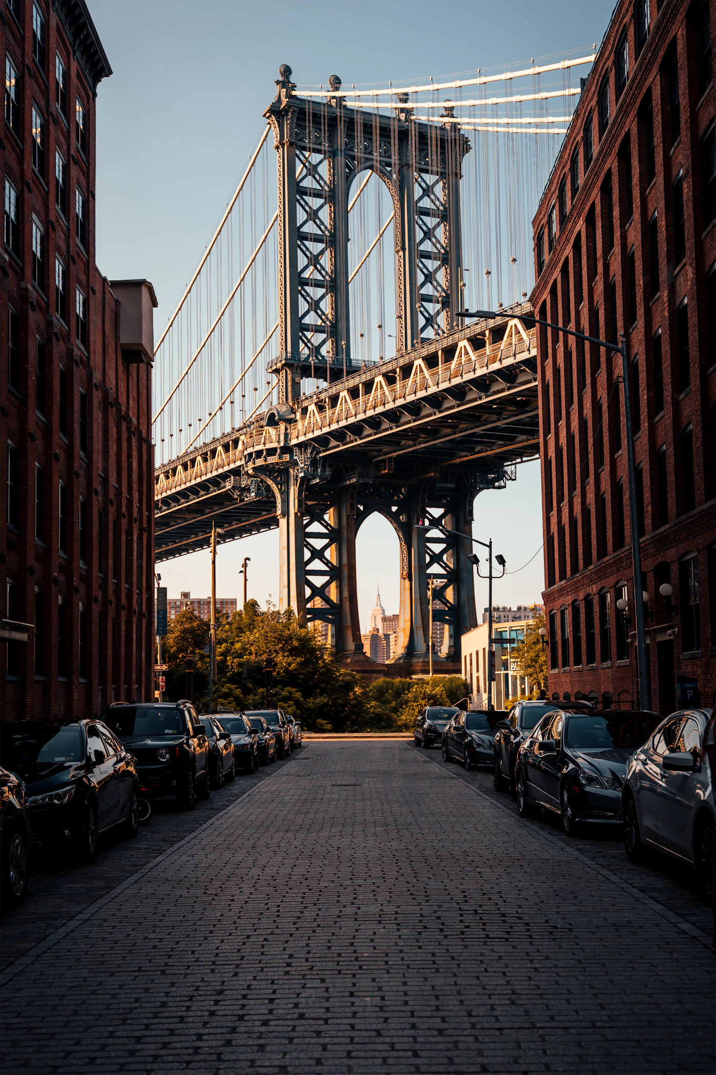 Puente de Brooklyn al atardecer visto desde DUMBO, Nueva York, Estados Unidos