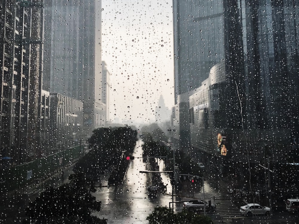 a city street filled with traffic next to tall buildings