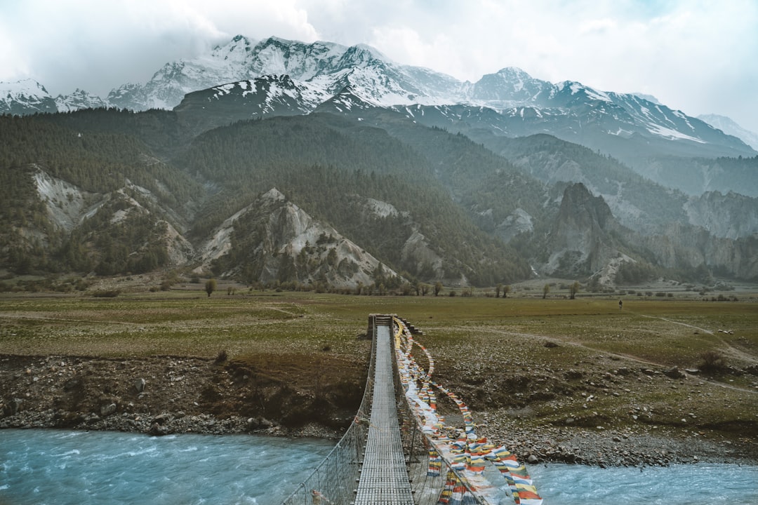 Shangri-La Showdown: Bhutan vs. Nepal &#8211; Which Himalayan Hotspot is Right for You?