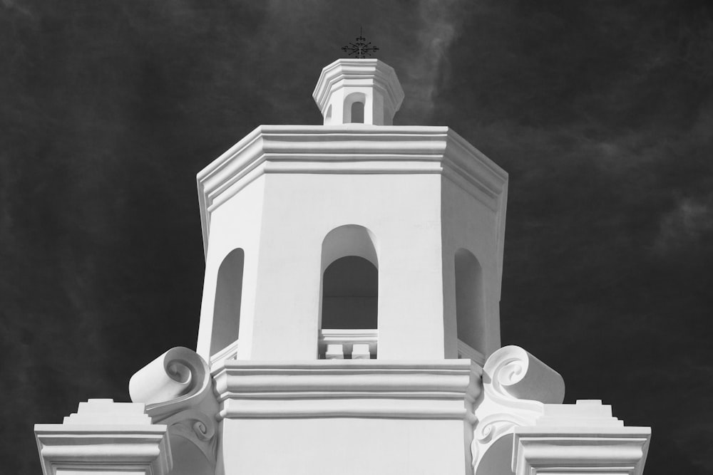 greyscale photo of building