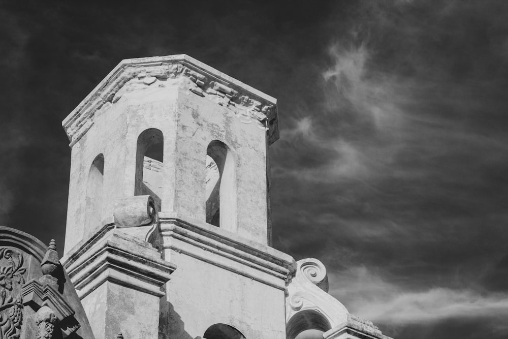 greyscale photo of building