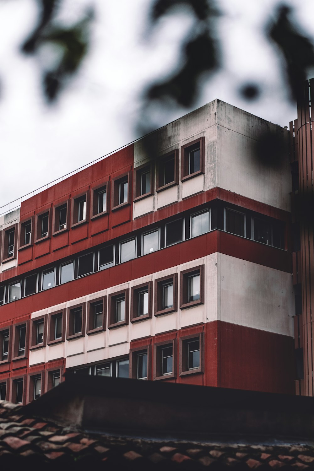 gray and red concrete building