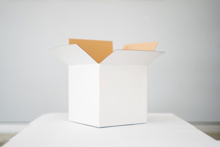 What Are White Mailing Boxes?