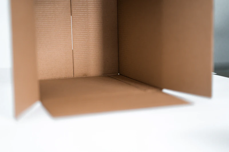 Assembled corrugated shipping carton