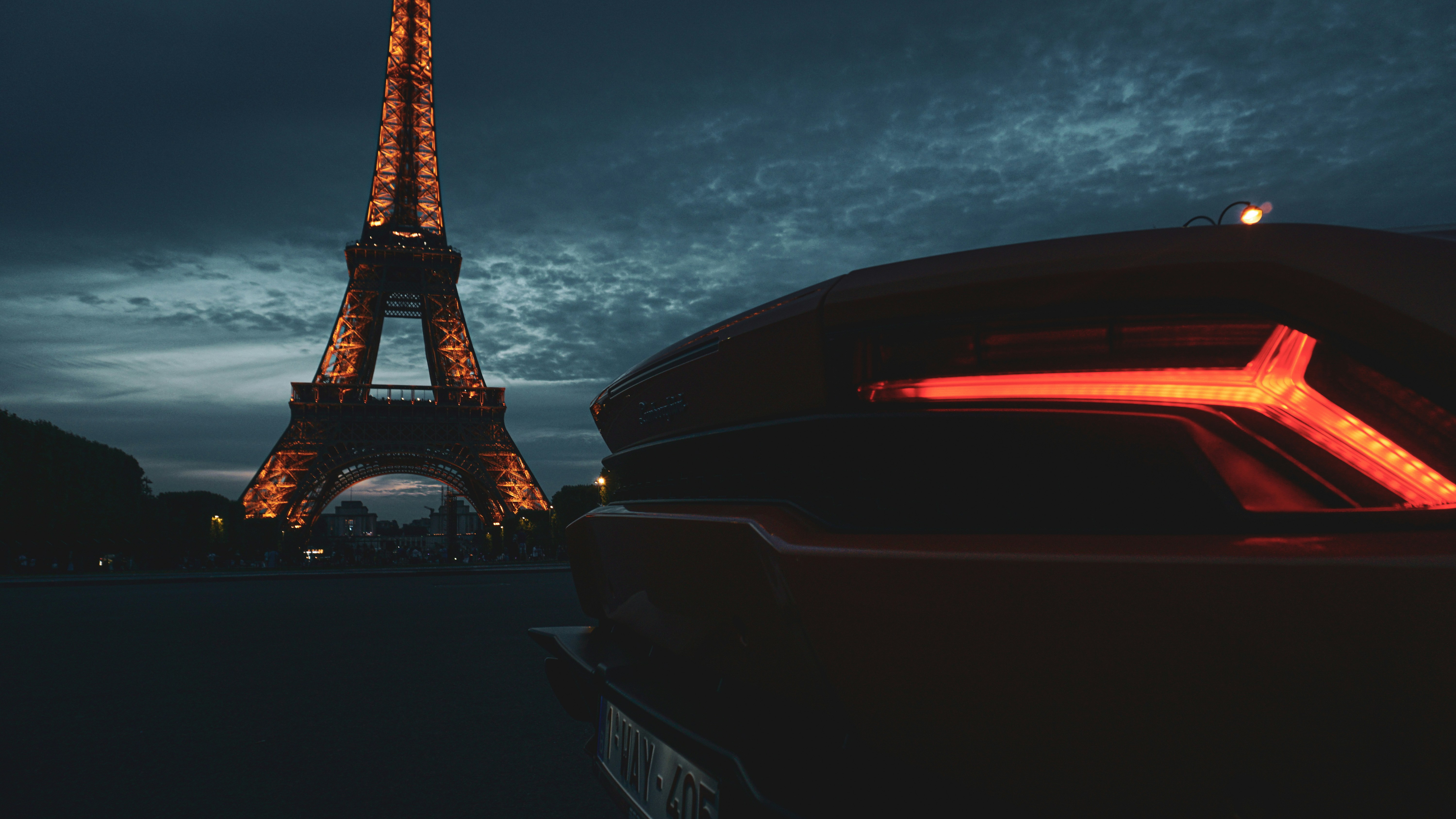 Image de Hysta électrise la Tour Eiffel avec un set hardcore inédit