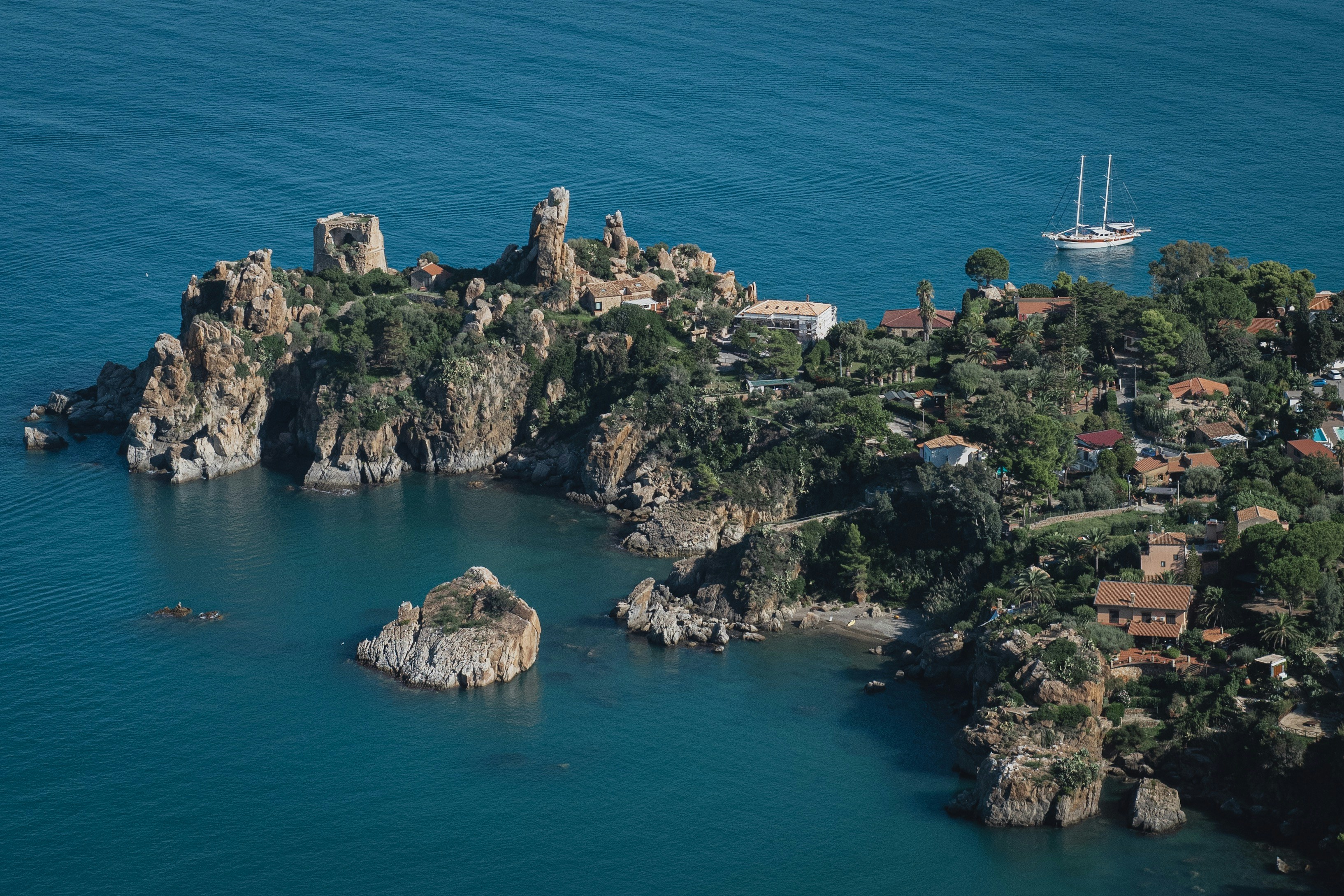Bâtiments sur Rocky Island pendant la journée