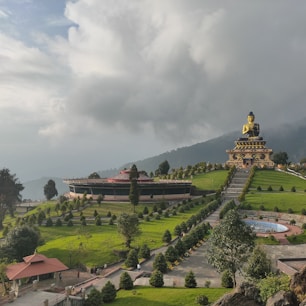 buddha statue during daytime