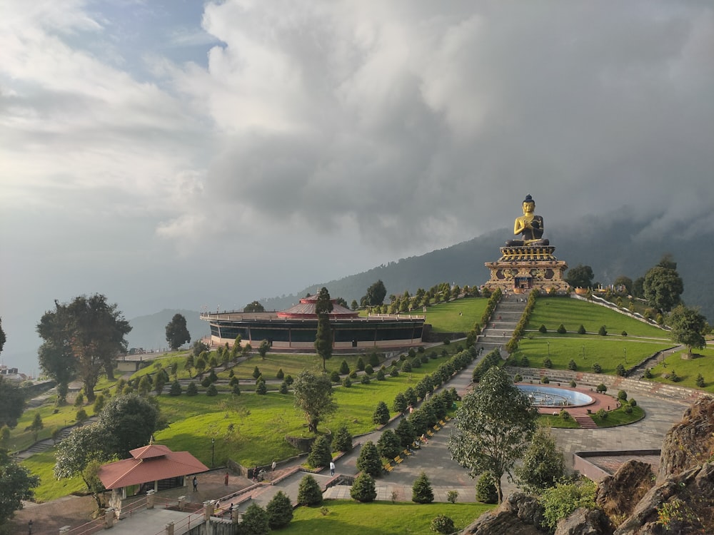 buddha statue during daytime