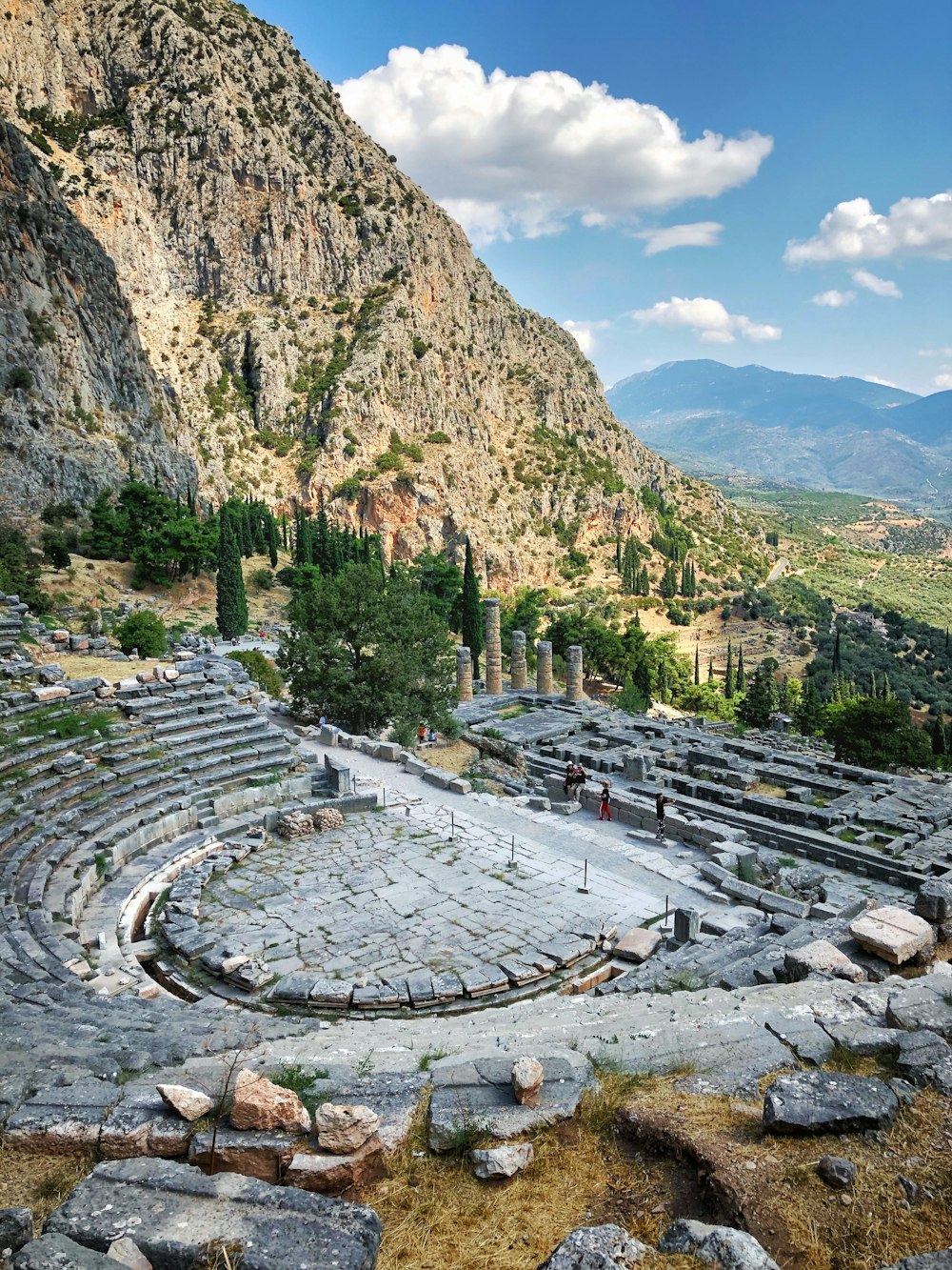 Vue des monuments historiques sur les montagnes