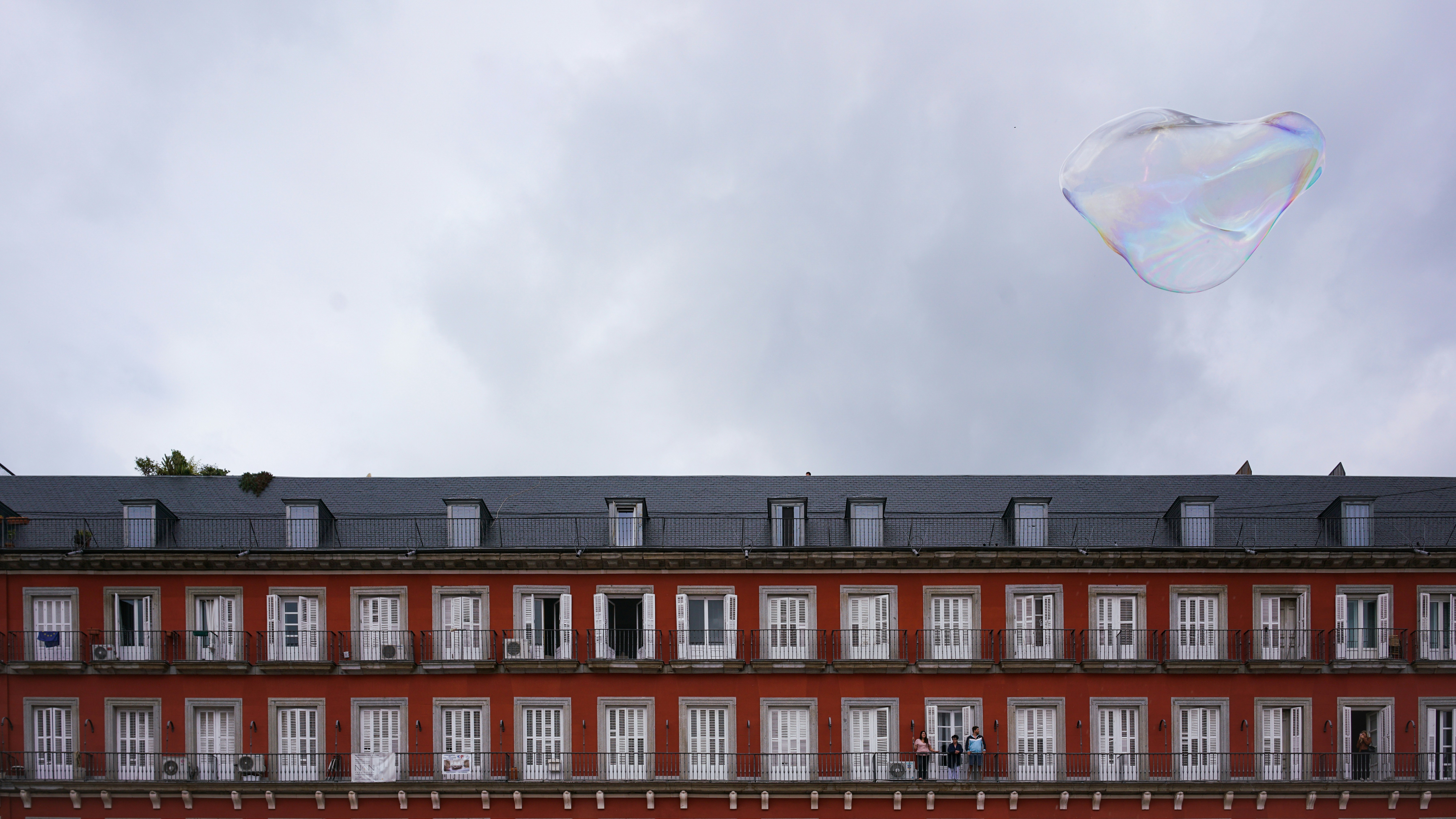 Soap bubble at Puerta del Sol