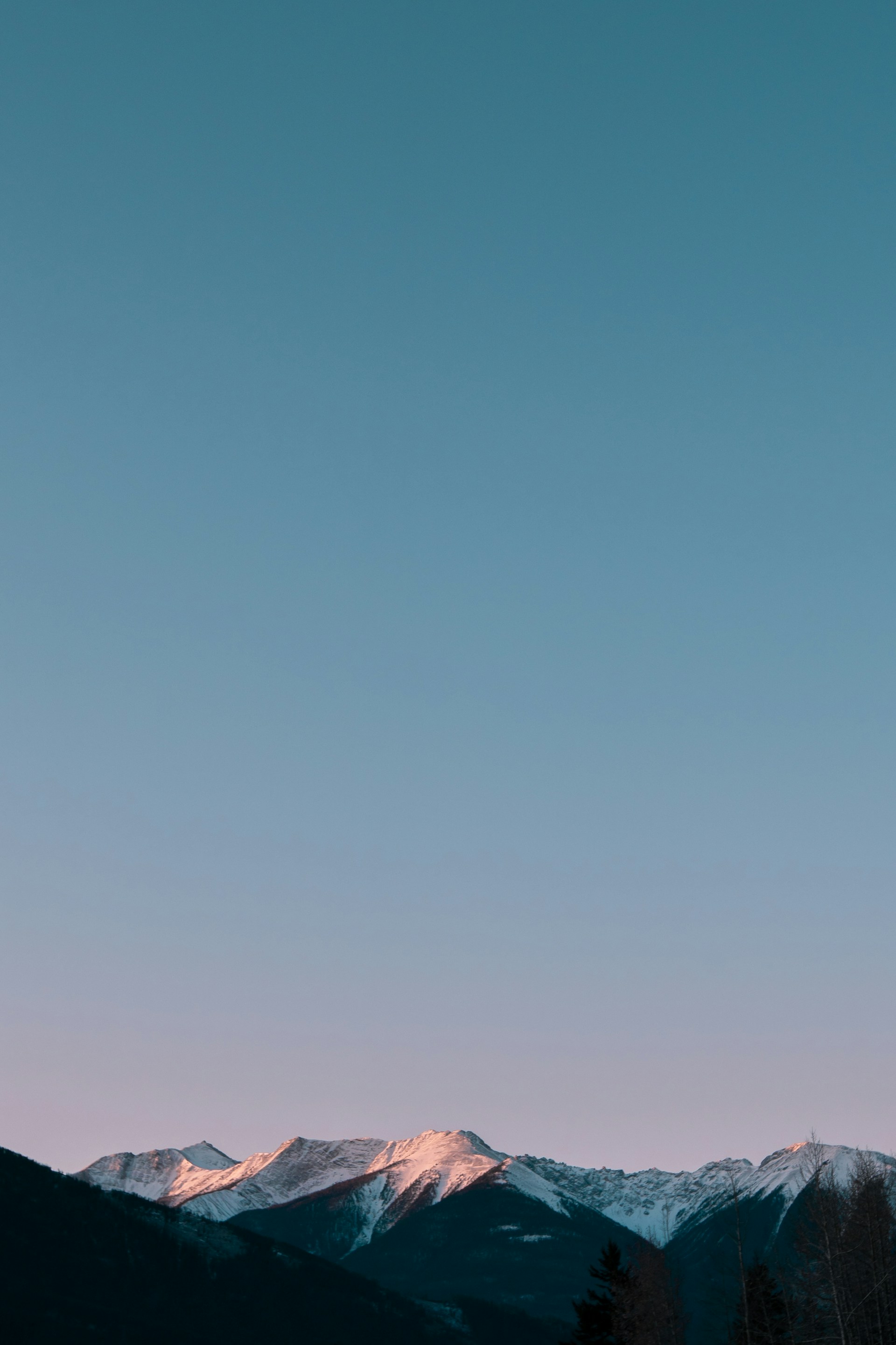 snow-capped mountain during daytime