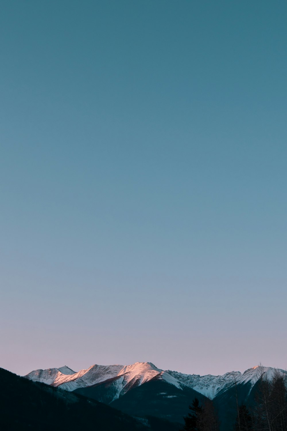 snow-capped mountain during daytime