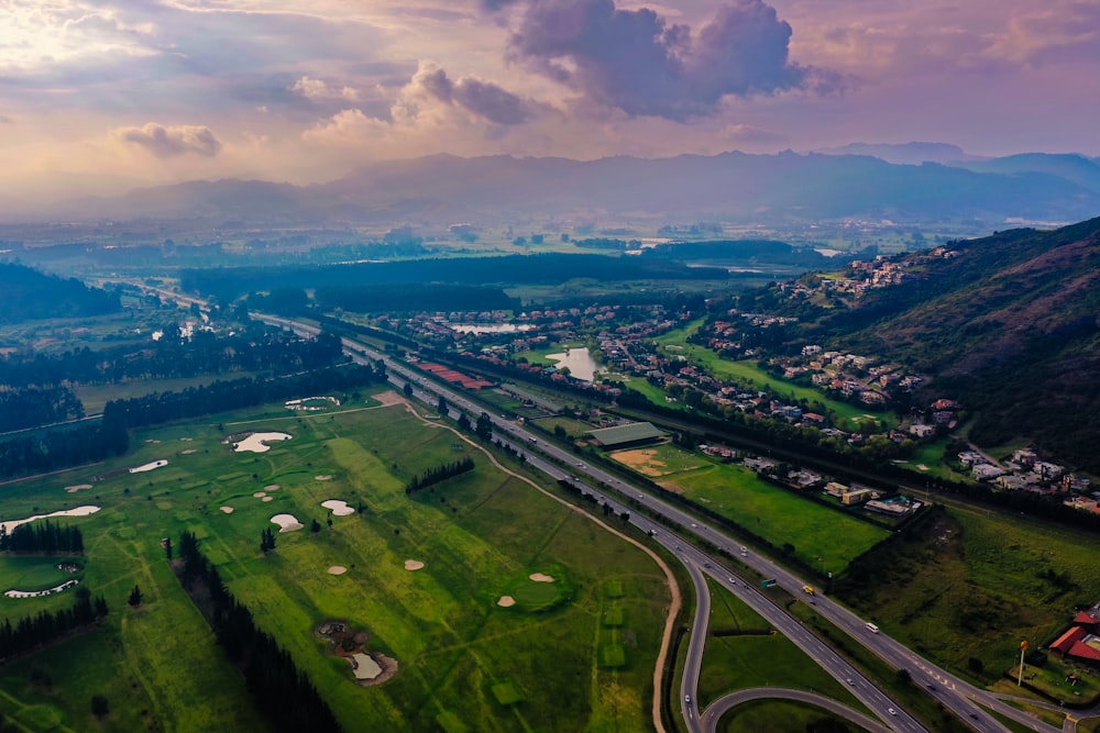 foto aérea da montanha