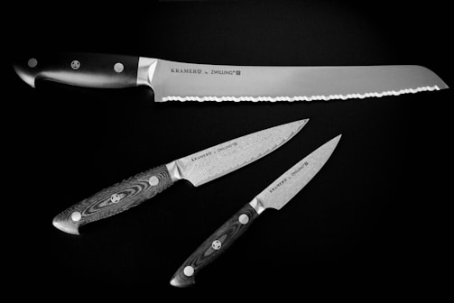 three black kitchen knifes