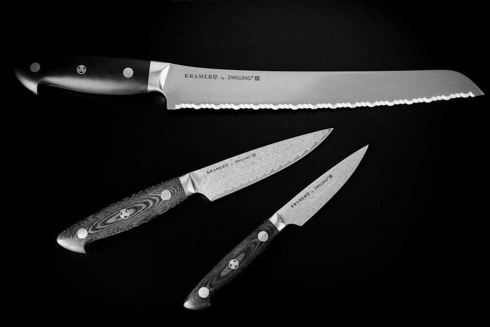 three black kitchen knifes