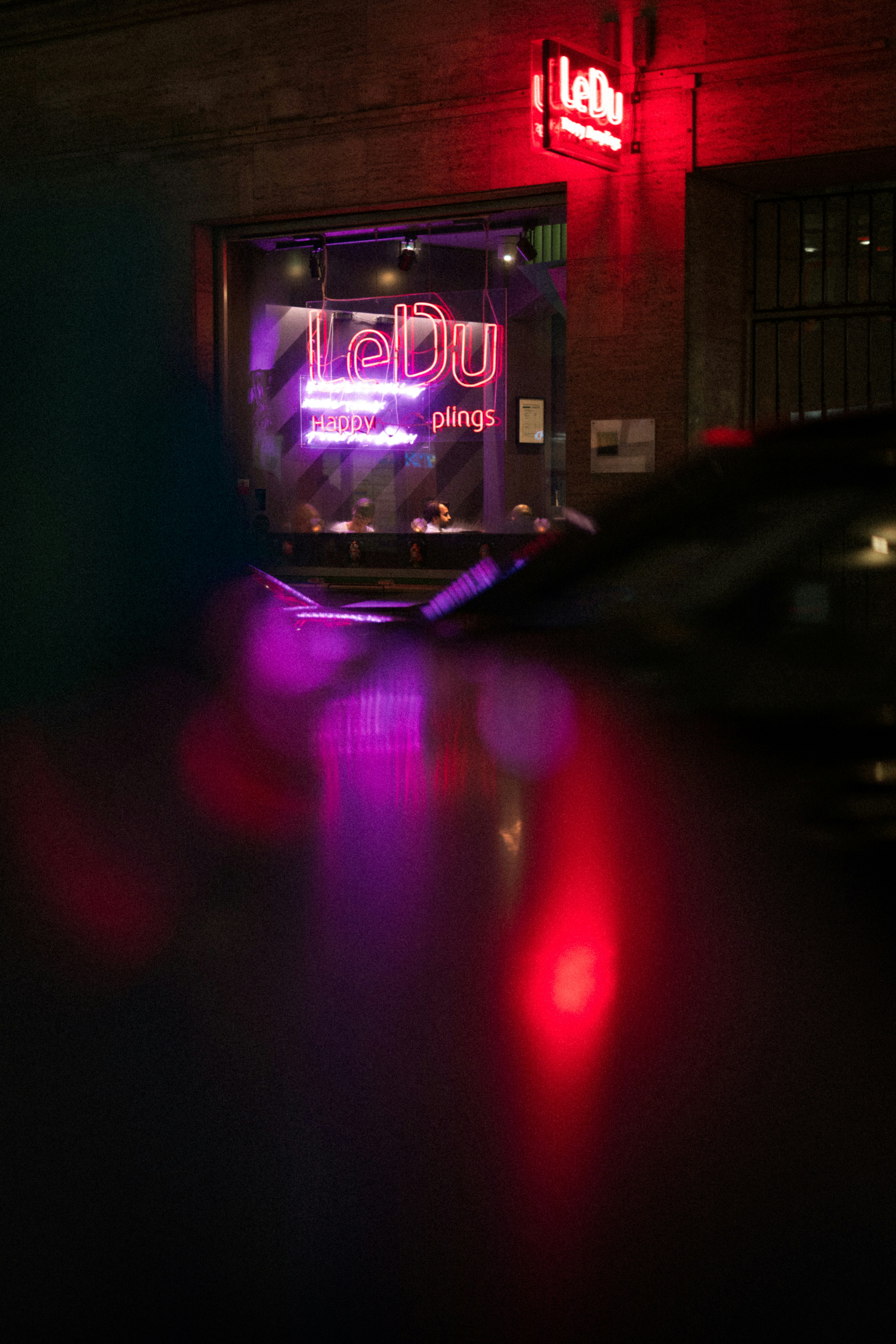 Le Du neon light signage of a store