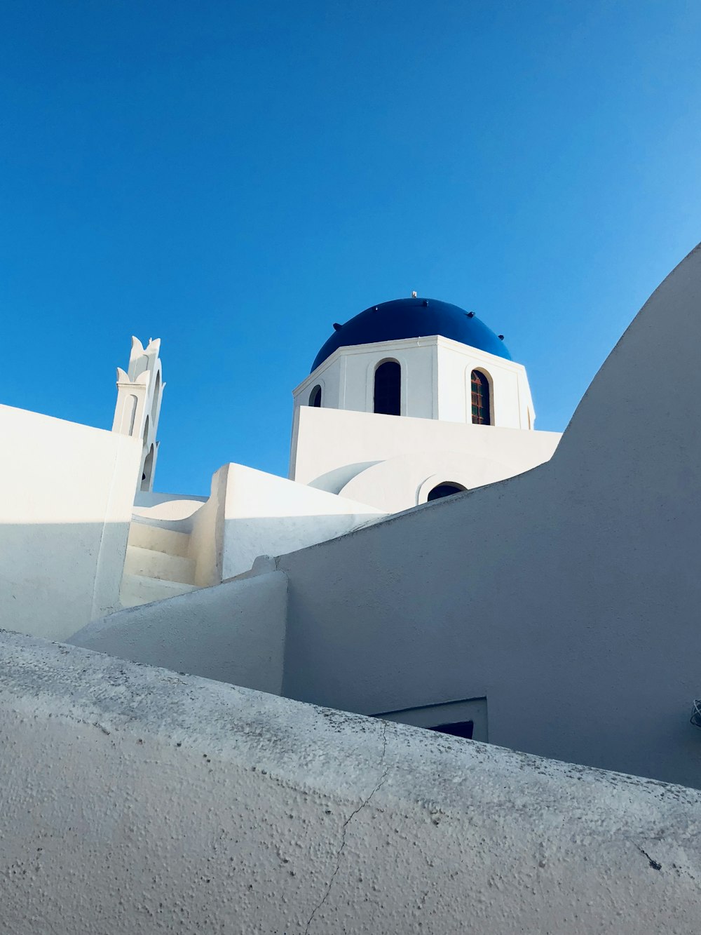 white and blue concrete dome builing