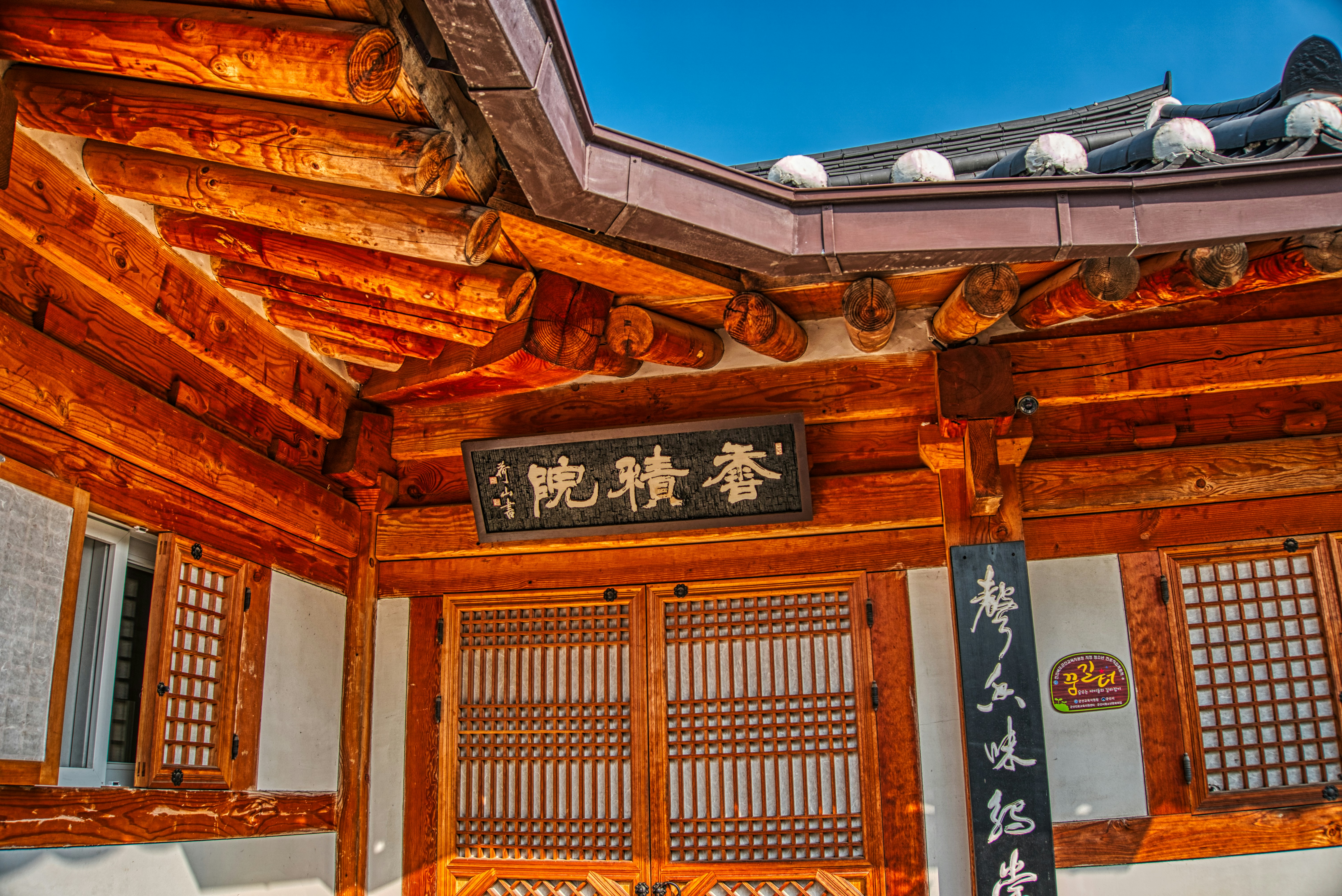 Keep it simple and earthy with a brown background from Unsplash. All of our images are beautiful, curated, and free to download. Welcome to the future.