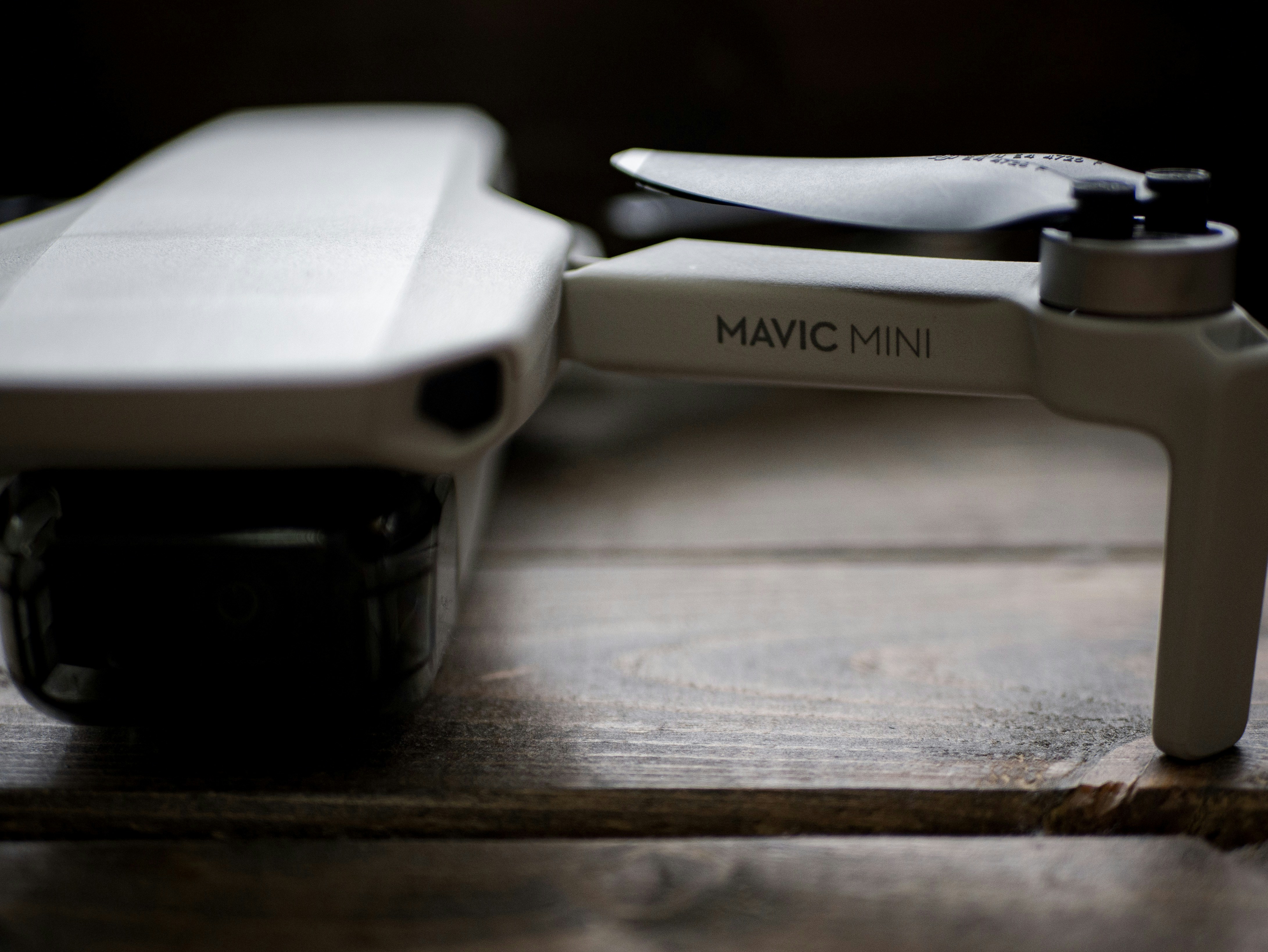 quadcopter Mavic Mini putih