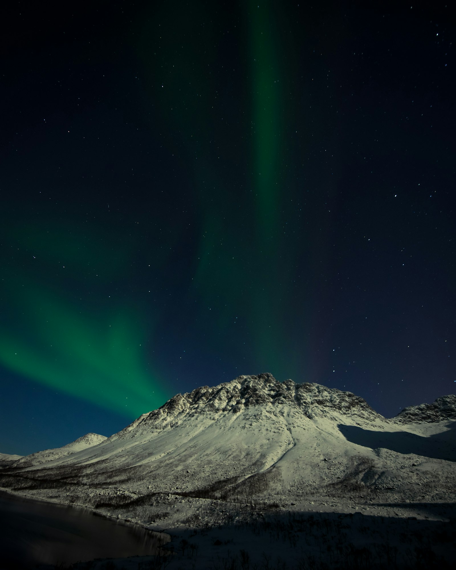 Sigma 8-16mm F4.5-5.6 DC HSM sample photo. White mountains at night photography