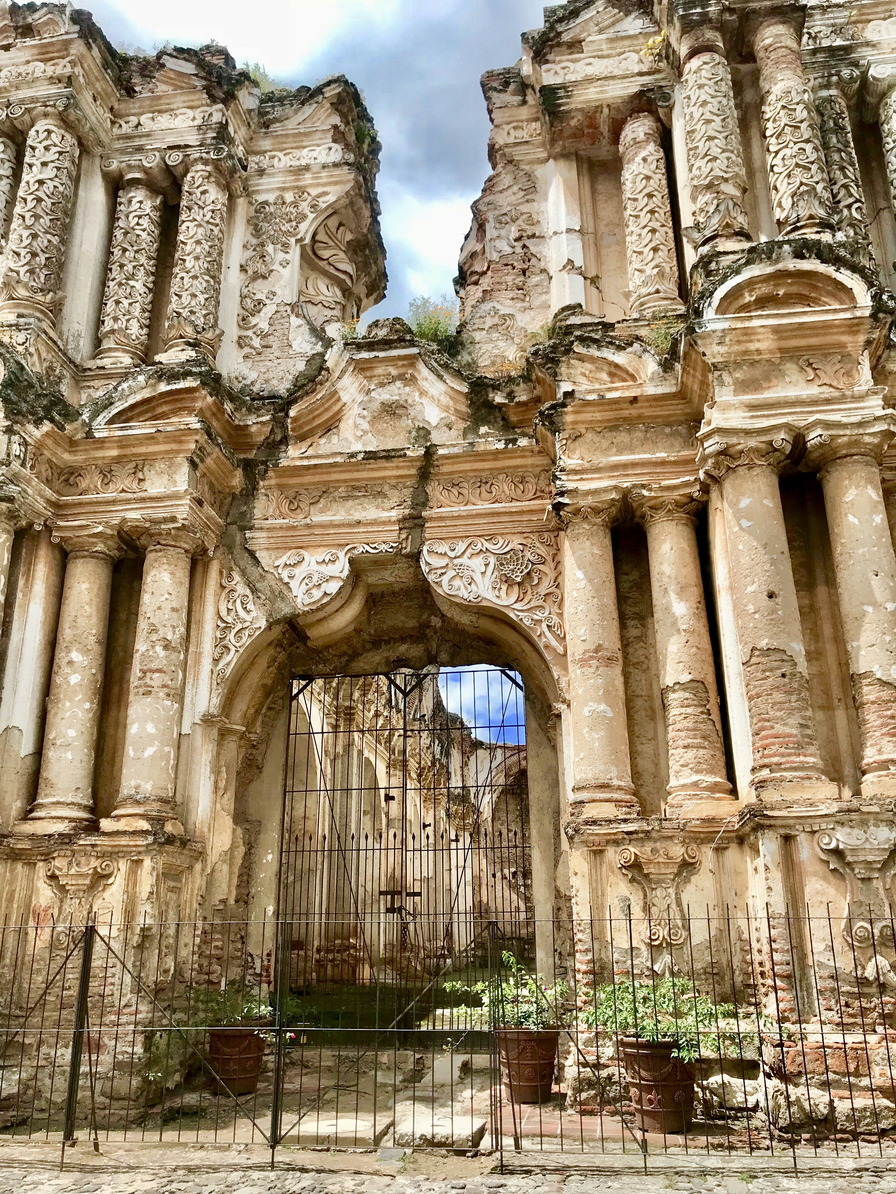 Black gates photo – Free Cathedral Image on Unsplash, image size:3000x4000