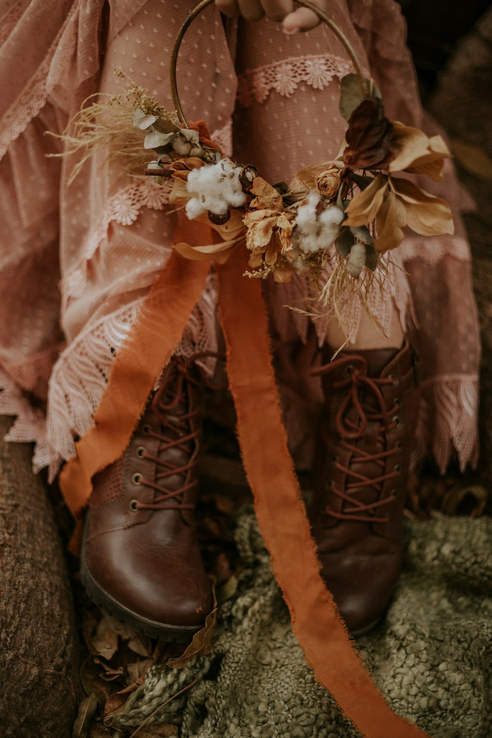 paire de bottes en cuir marron