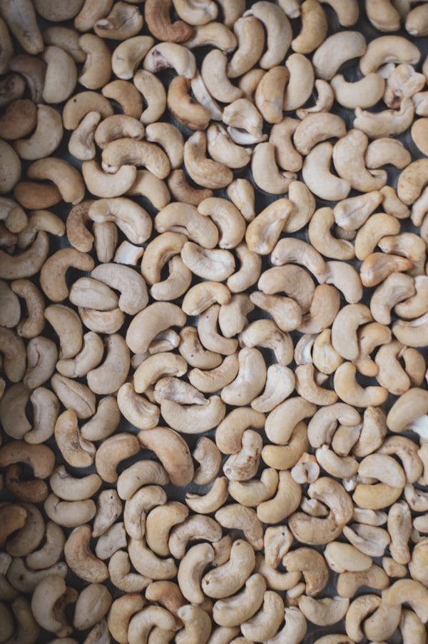 Whole Cashews W320