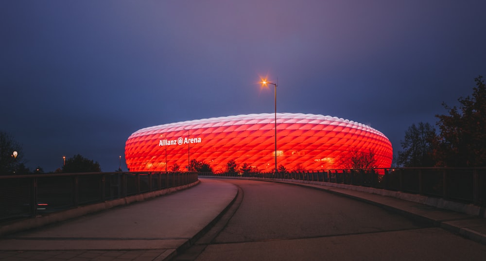 Fotografia panoramica dello stadio rosso