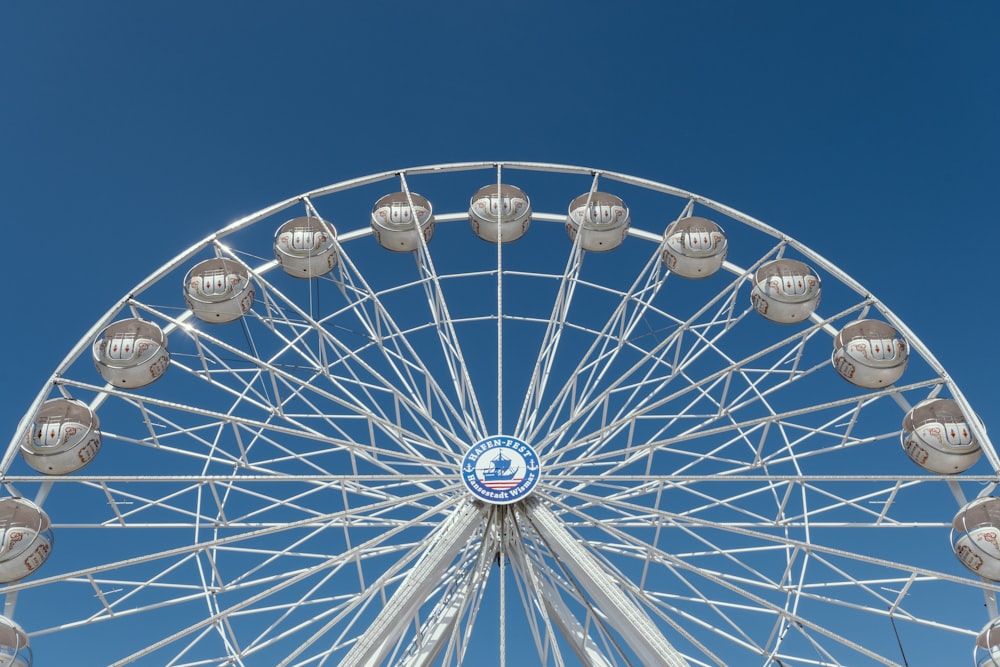 gray ferris wheel