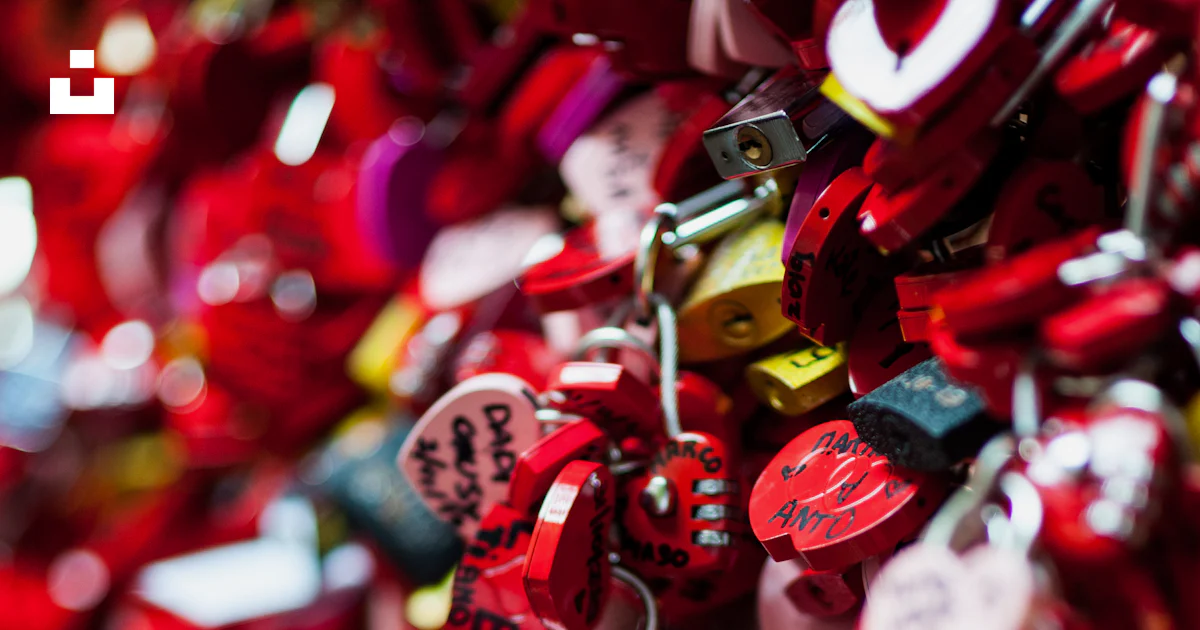 Assorted-color padlock lot photo – Free Italy Image on Unsplash