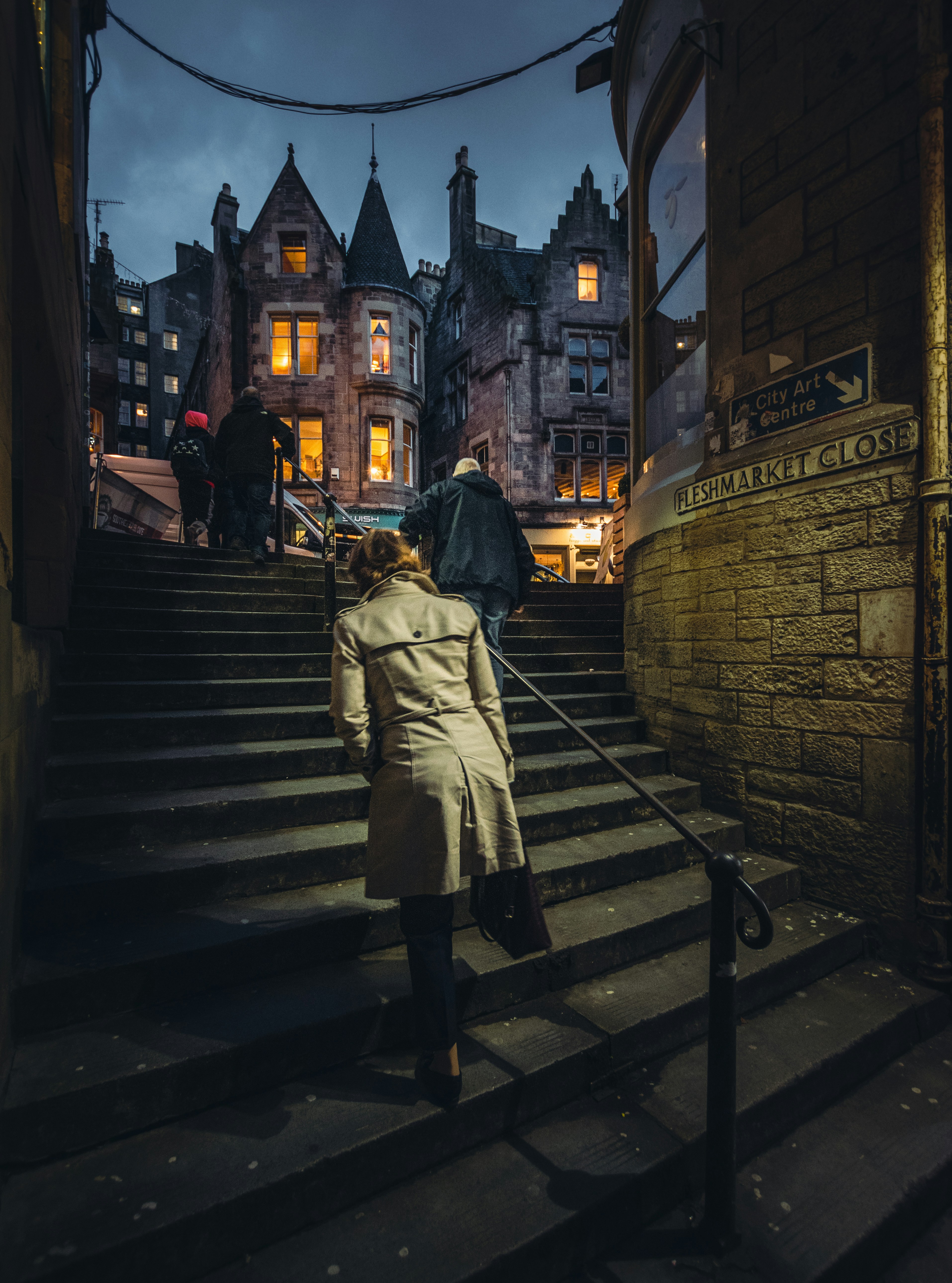 Nikon D5300 + Sigma 10-20mm F3.5 EX DC HSM sample photo. Woman walking on steps photography