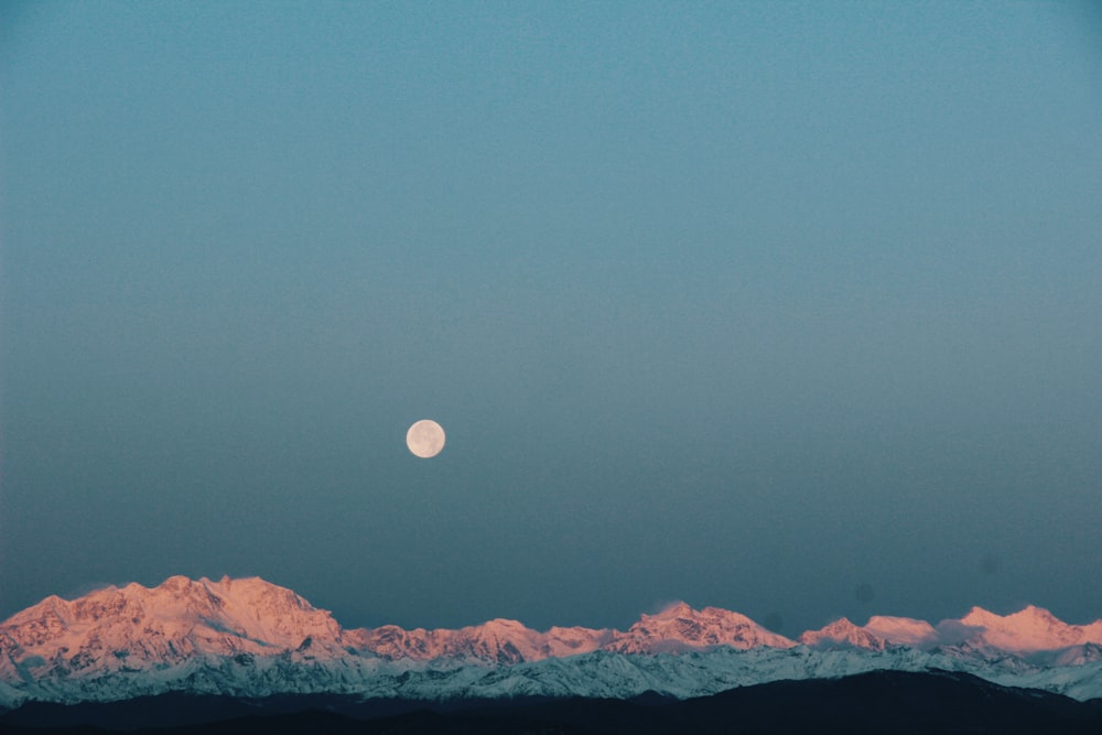 snow-capped mountain during daytime